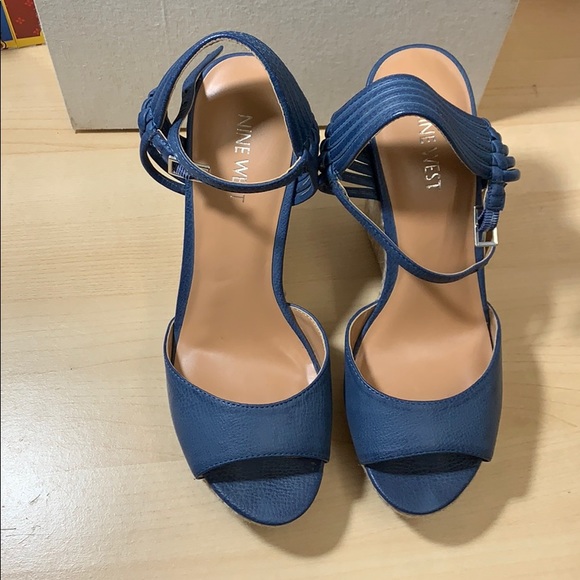 Nine West Shoes - Nine West Navy Blue platform Size 7